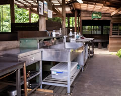 竹の子広場とロビン小屋の流し台