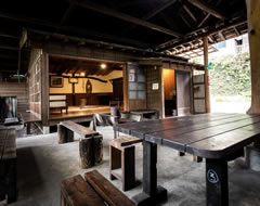 人気のいろり小屋